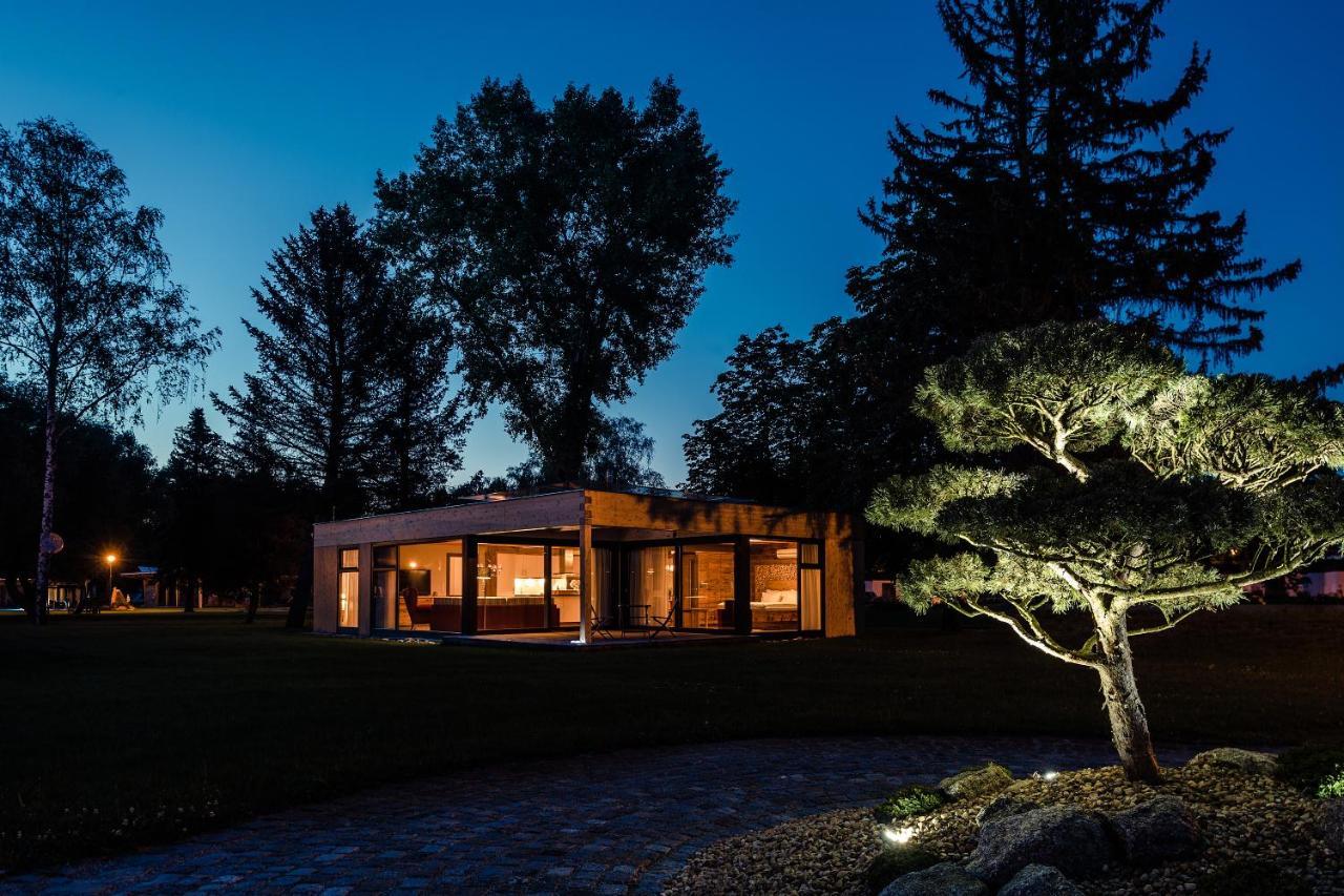 Villa Resort & Organic Spa - Luxusni Apartman S Virivkou チェスケー・ブジェヨヴィツェ エクステリア 写真