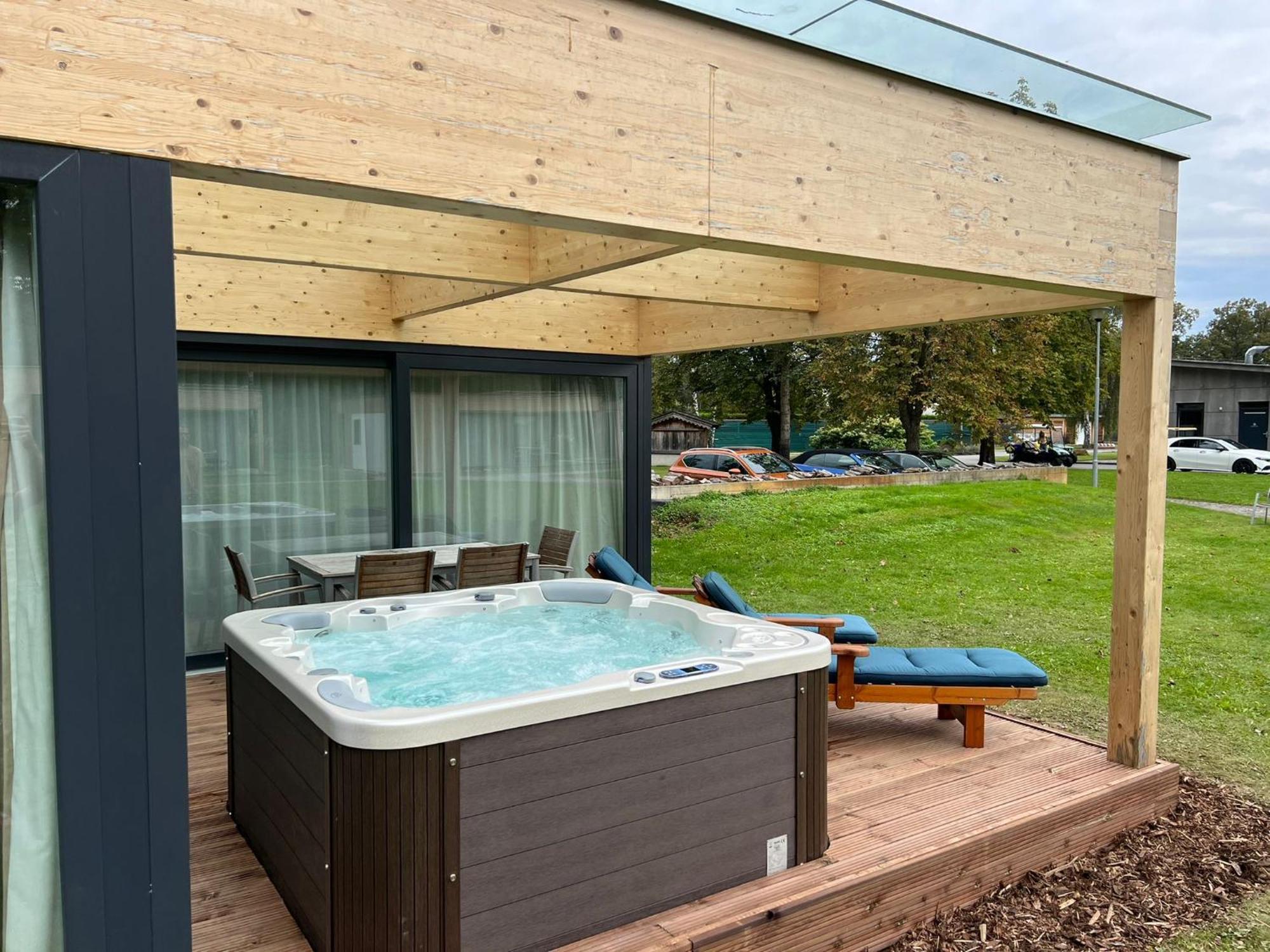 Villa Resort & Organic Spa - Luxusni Apartman S Virivkou チェスケー・ブジェヨヴィツェ エクステリア 写真