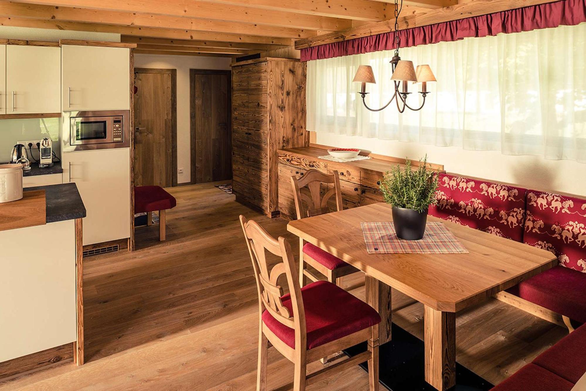 Villa Resort & Organic Spa - Luxusni Apartman S Virivkou チェスケー・ブジェヨヴィツェ エクステリア 写真